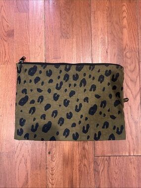 Baggu Olive Green Leopard Print Large Go Pouch Zip Pouch